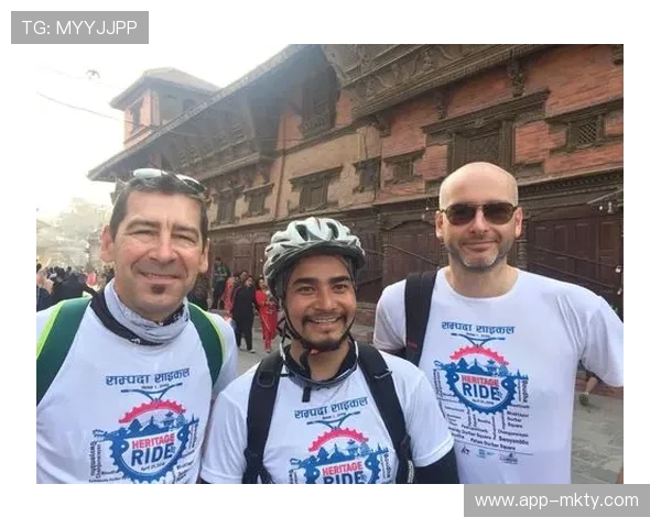 英国车手伯顿以47分42秒刷新尘封47年25英里计时赛纪录,均速突破50km-h 英国车手伯顿以47分42秒刷新尘封47年25英里计时赛纪录,均速突破50km-h