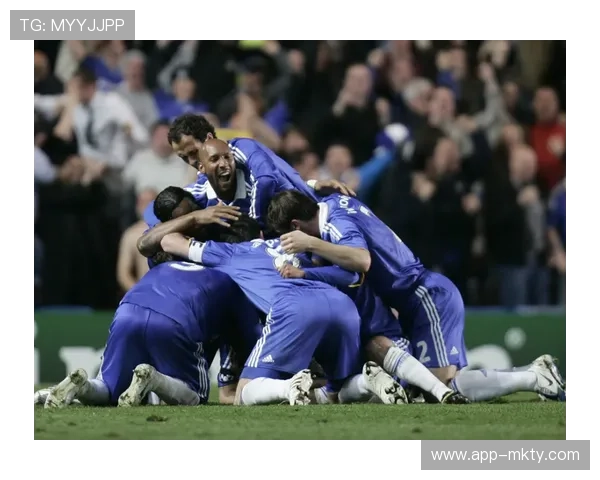 斯坦福桥看台致敬离队传奇,温情时刻点缀激烈比赛 斯坦福桥看台致敬离队传奇,温情时刻点缀激烈比赛